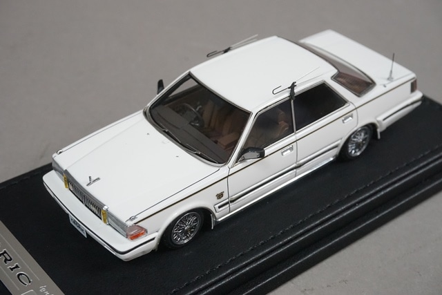 1/43 イグニッションモデル IG1304 日産 セドリック 4ドア ハード