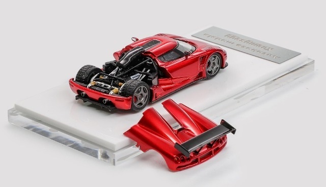 オートボッツモデルズ 1:64 ケーニグセグ CCGT エンジンフード