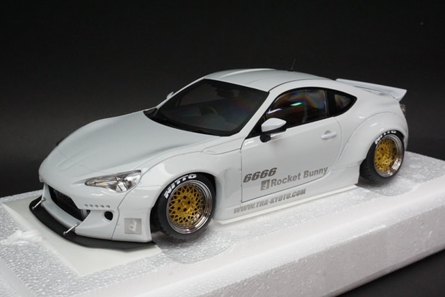 オートアート1/18トヨタ86