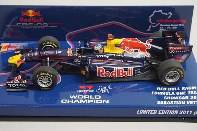 ミニチャンプス  1/43 レッドブル ルノー  RB7 セバスチャン・ベッテル ミニチャンプス 1/43 レッドブル ルノー RB7 セバスチャン