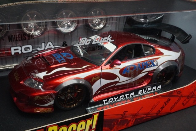Jada Toys 1/18スケールインポートレーサートヨタ・スープラ Jada Toys 1/18スケールインポートレーサートヨタ・スープラ
