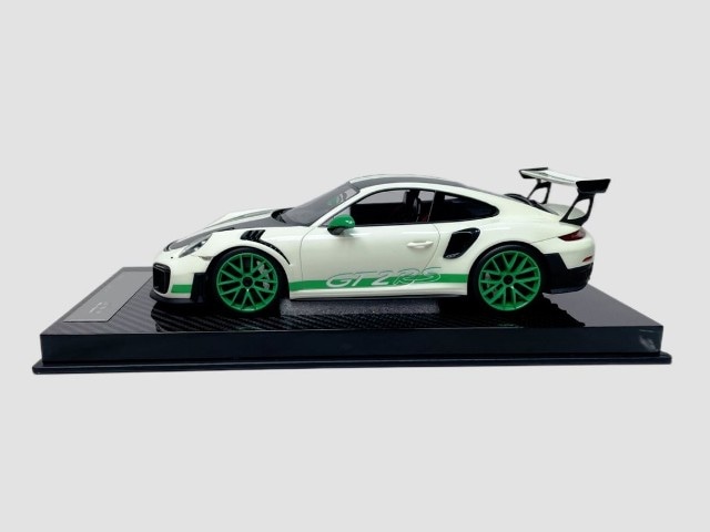 予約 Uitra Unique 1/18 ポルシェ Porsche 911 GT2RS Luminous Green