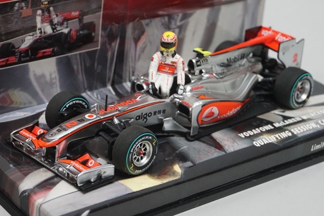 ボーダフォン マクラーレン メルセデス バトン直筆サイン入 レプリカポロSサイズ 000000112968_drG7NBp.jpg