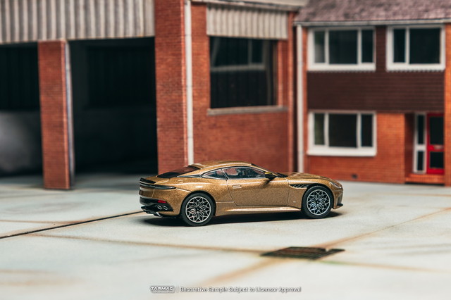 予約 T64G-004-BR Tarmac Works 1/64 アストンマーティン Aston Martin