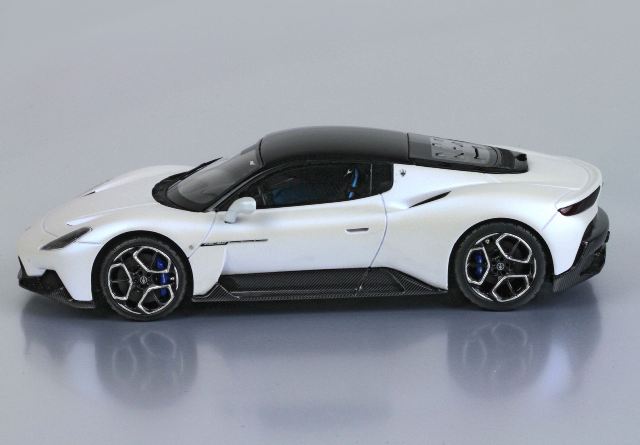 BBR 1/64 マセラティ MC20 ビアンコアウダーチェ Amazon | BBR MODELS 1/64 マセラティ MC20 Bianco Audace