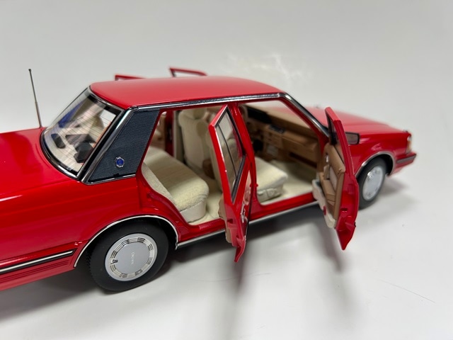 新品 8250614R-2 XiaoGuang MODEL 1/18 トヨタ クラウン MS122 レッド