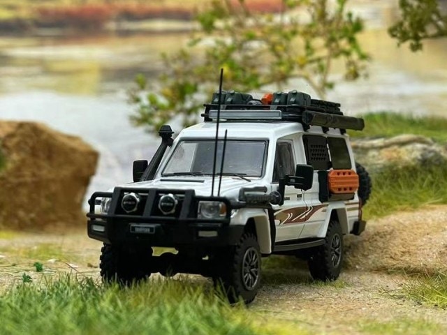 予約 Autobots Models AM 1/64 ランドクルーザー Land Cruiser