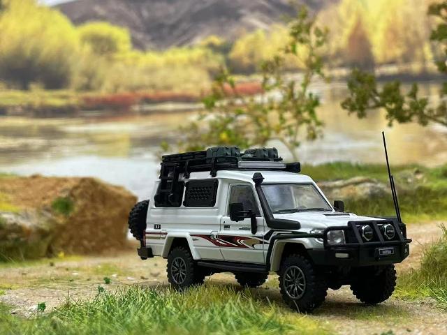 新品 Autobots Models AM 1/64 ランドクルーザー Land Cruiser
