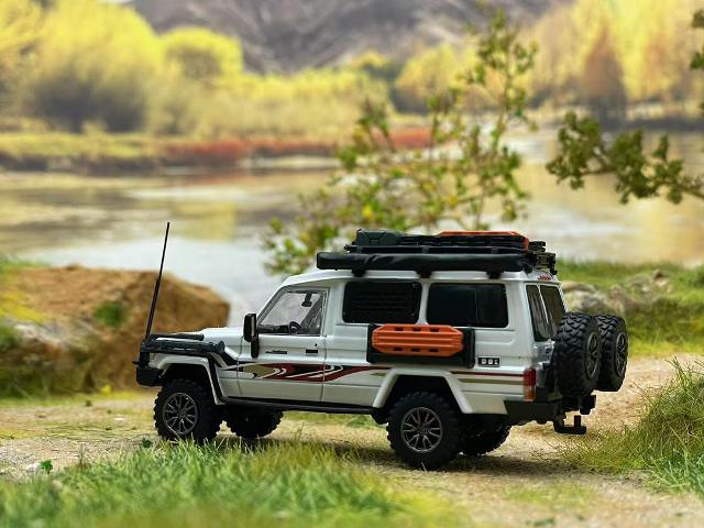 新品 Autobots Models AM 1/64 ランドクルーザー Land Cruiser