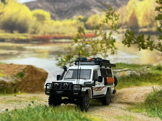 新品 Autobots Models AM 1/64 ランドクルーザー Land Cruiser