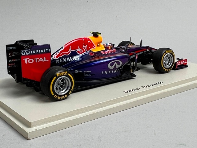 spark スパーク　RB10 ダニエルリカルド　レッドブル ケース付き spark スパーク RB10 ダニエルリカルド レッドブル ケース付き 【公式