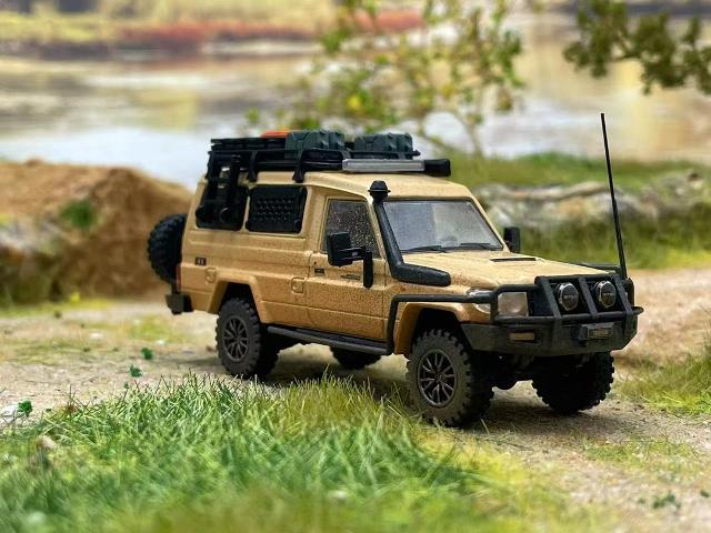 新品 Autobots Models AM 1/64 ランドクルーザー Land Cruiser LC78