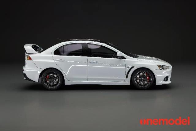 トンタ様　確認用出品　LANCER EVOLUTION X 　未使用 ボディー IG2433 1/18 Mitsubishi Lancer Evolution IX (CT9A) White With