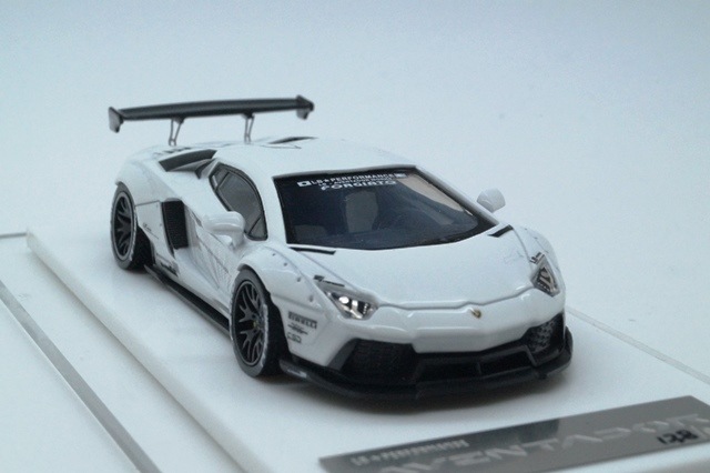  LB700-002 LBPERFORMANCE 1/64 LIBERTY WALK LB Works Aventador White