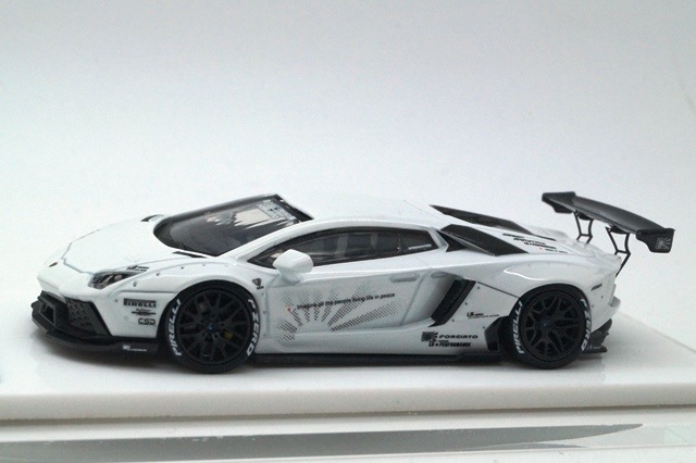  LB700-002 LBPERFORMANCE 1/64 LIBERTY WALK LB Works Aventador White