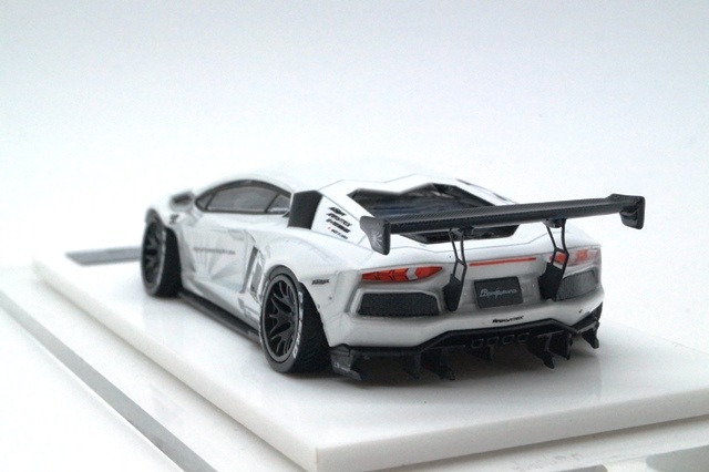  LB700-002 LBPERFORMANCE 1/64 LIBERTY WALK LB Works Aventador White