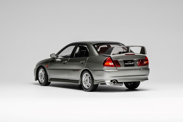 新品 M84001 モーターヘリックス 1/18 三菱 Mitsubishi Lancer