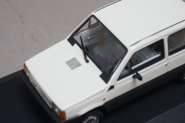 1/43 ミニチャンプス 400121400 フィアット パンダ 34 1980 ホワイト