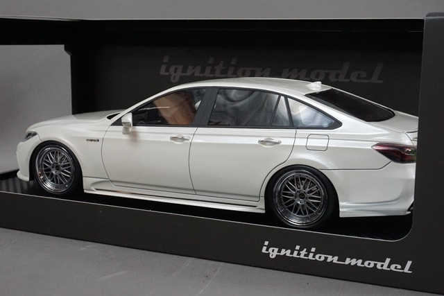 1/18 イグニッションモデル IG1677 トヨタ クラウン (220) 3.5L