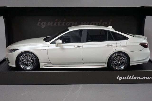1/18 イグニッションモデル IG1677 トヨタ クラウン (220) 3.5L
