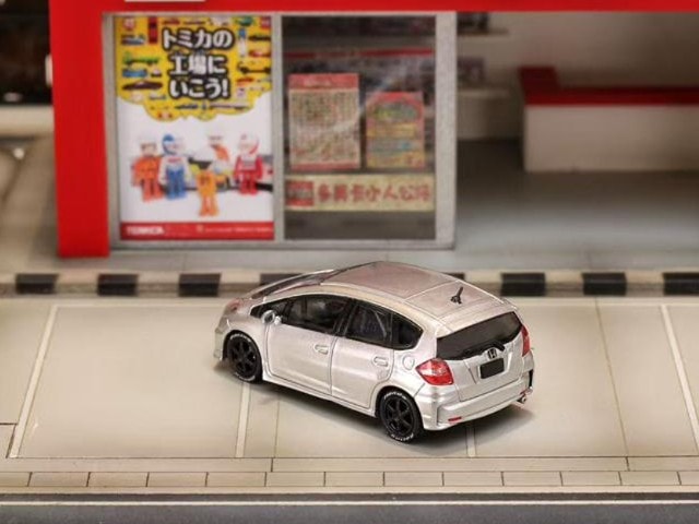 新品 SW Street Weapon 1/64 ホンダ フィット Honda JAZZ GE8 RS