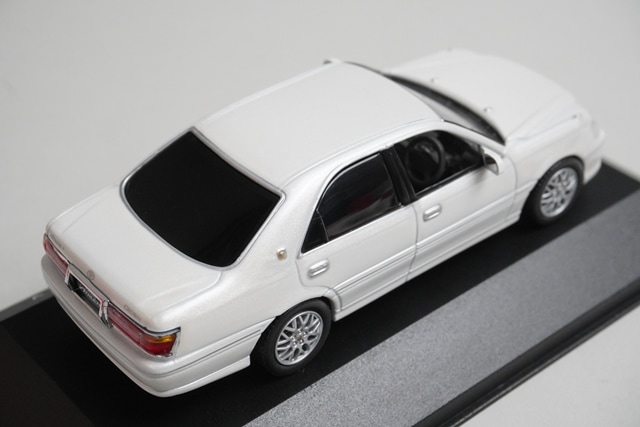 クラウンのミニカー トヨタ TOYOTA クラウン 1/32 ミニカー 全3色 ライト点灯