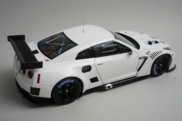 【新品】IVY Nissan GT-R ミニカー 1/18 ホワイト 新品】IVY Nissan GT-R ミニカー 1/18 ホワイト Ivy Nissan Gt-R