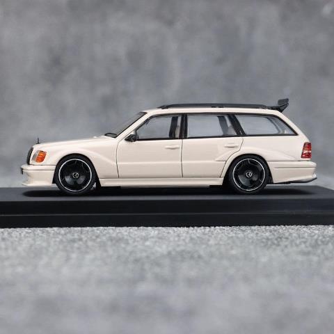 新品 Mortal 1/64 ベンツ Benz S124 Milk Tea Color, Boost Gear