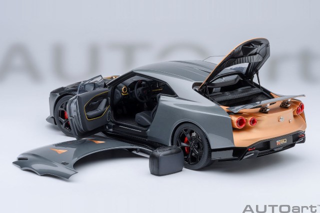 1/18 日産　Nissan GT-R50　カスタム 1:18 NISSAN GT-R50 BY ITALDESIGN (GREY / GOLD). Item No