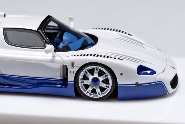 新品 YM model 1/64 マセラティ Maserati MC12 Stradale White Blue