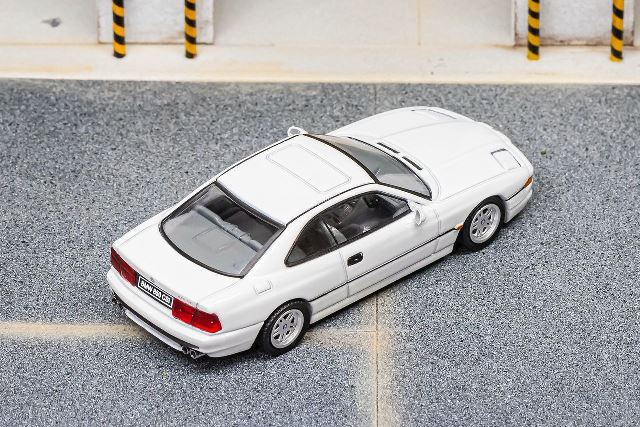 1/64 BMW F10 スタンス　ディーラーミニカーベース　精密ミニカー Amazon | TINY BMW 5シリーズ F10 ブラック 完成品 | ミニカー