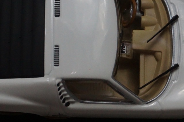 1/43 ミニチャンプス 433103003 ランボルギーニ ミウラ ホワイト