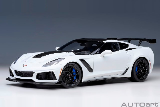 ���� 71270 �����ȥ����� 1/18 ���ܥ졼 ����٥å� (C7) ZR1 �ۥ磻�� 