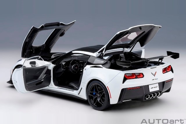 ���� 71270 �����ȥ����� 1/18 ���ܥ졼 ����٥å� (C7) ZR1 �ۥ磻�� 
