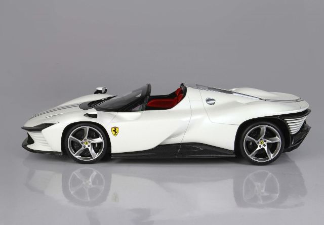 新品 P18214B BBR 1/18 フェラーリ デイトナ SP3 Ferrari デイトナ SP3