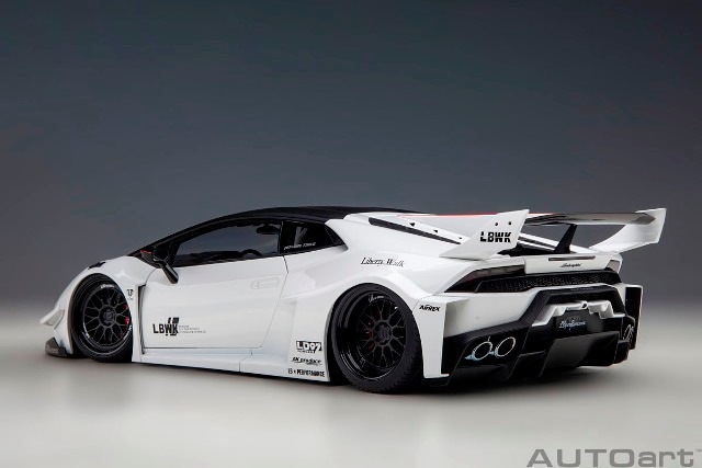 リバティウォーク限定ウラカン　ホワイト AUTOart 1/18 リバティーウォーク LB‐シルエット ワークス