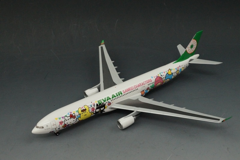 未開封：Kittyカラー EVAAIR エバー航空 A330-300 1/200 エバー航空 ハローキティ A330-300 旅客機模型 ホ - メルカリ