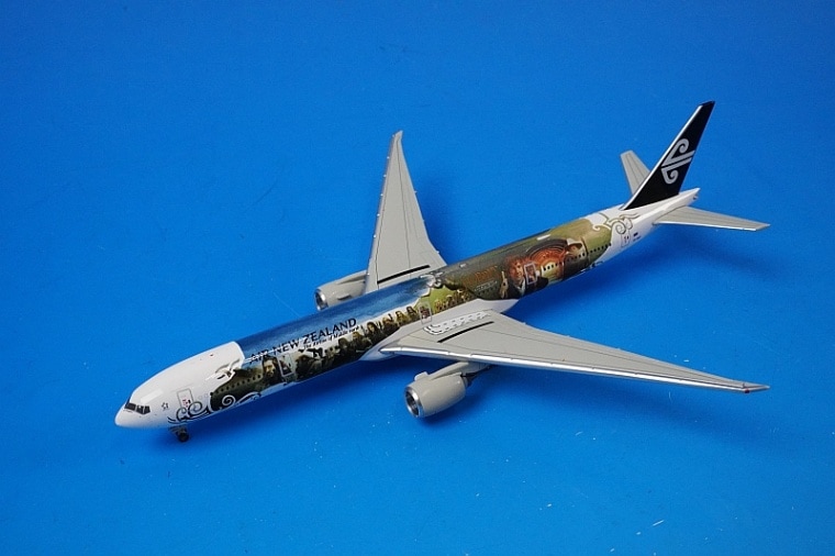 1/400 エア・ニュージーランド ホビット ボーイング777-300ER Air New Zealand Boeing 777-300ER Flaps Down ZK-OKQ All