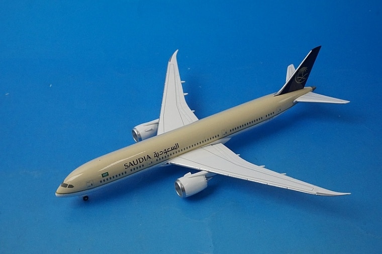 1/400 B777-268 サウジアラビアン　1st サンプル　限定5 1/400 B787-9 サウジアラビア 主翼地上姿勢 ＊レジ番付与なし