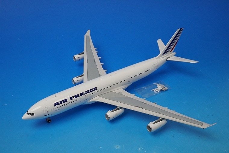 GULF AIR エアプレーンモデル　希少　Airbus A340 1/200 GULF AIR エアプレーンモデル 希少 Airbus A340 1/200 GULF AIR
