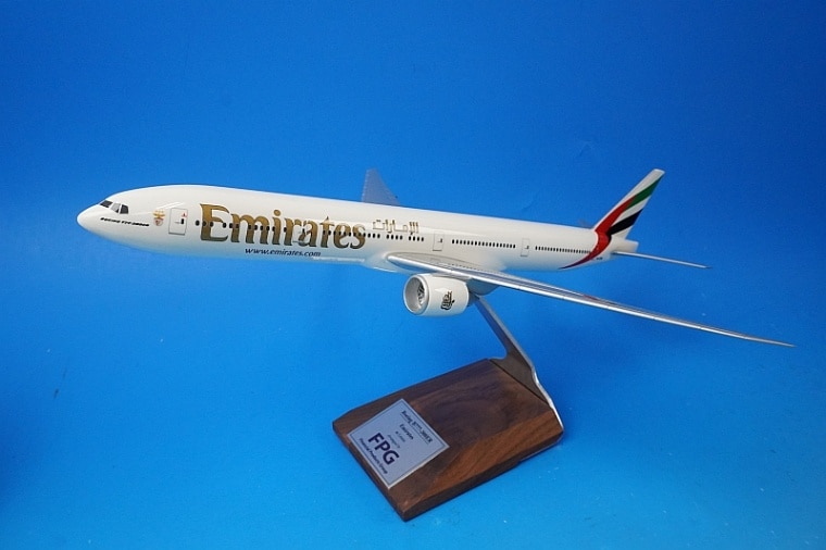 エミレーツ航空 Boeing 777-300ER 1/200 1/200 B777-300ER エミレーツ A6-EPM パックミン/中古｜｜飛行機模型