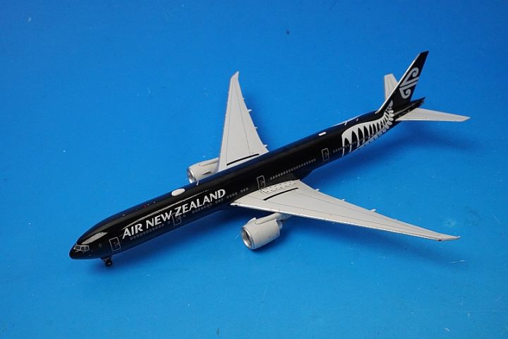 ニュージーランド航空　B777-300ER 1:200 模型 ニュージーランド航空 B777-300ER 1:200 模型