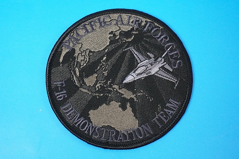 ��åڥ� PACAF ��ʿ�ζ��� F-16 �ǥ�󥹥ȥ졼���������� �طʥ֥�å��� �٥륯���ʤ�/���
