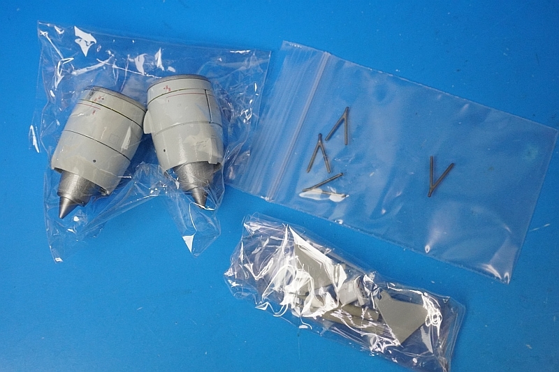 1/200 B777-300ER シンガポール エンジン開閉選択式 9V-SWZ