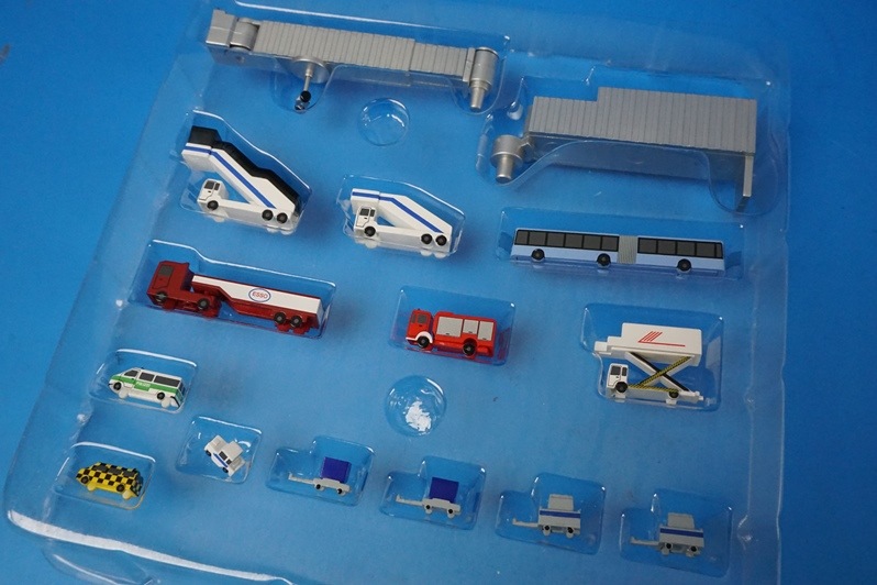 1/400 空港ジオラマアクセサリー 特殊車両 コンテナ ボーディング