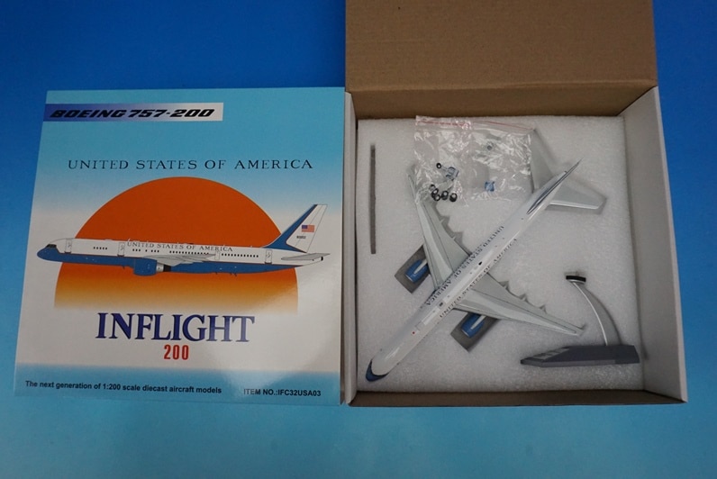 1/200 C-32A (B757-200) アメリカ空軍 #98-0002 ［IFC32USA03］ イン