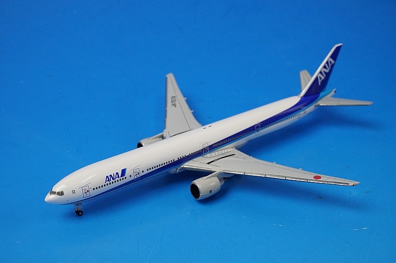 【激レア！】ANA ピースジェット　B777-300 1/500 000000047015_UFipJKk.jpg