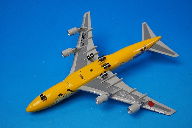 1/400 B747-400 ANA ポケモン ピカチュウジャンボ JA8957