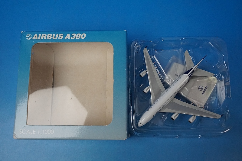 1/1000 A380-800 エアバス ハウスカラー F-WWOW ［8218］ ホーガン