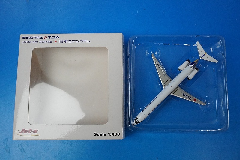 【TDA】東和国内航空　ピンバッチ TDA】東和国内航空 ピンバッチ TDA 東亜国内航空 1/200 DC-9-41